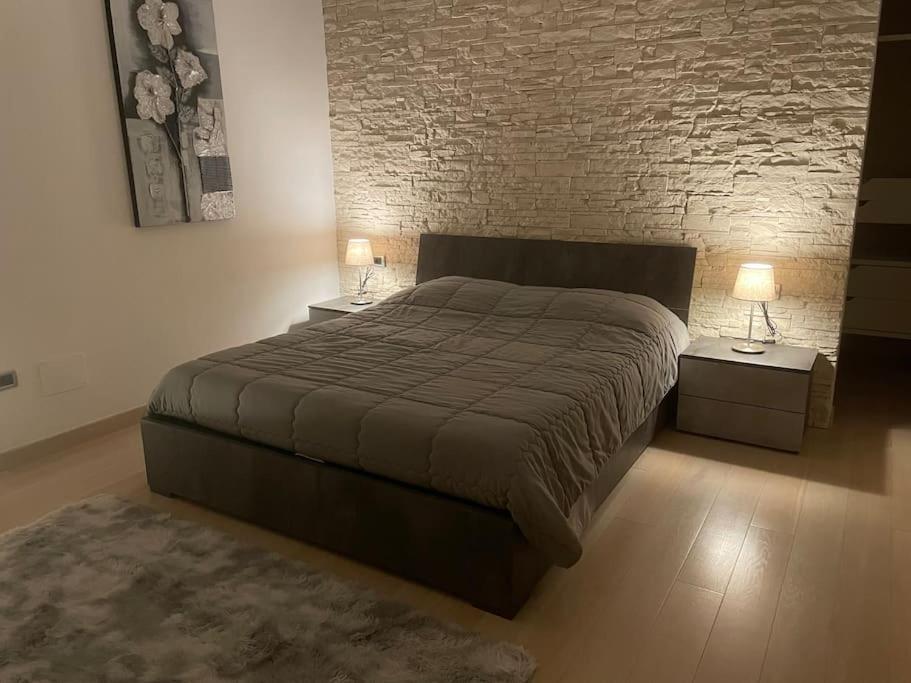 Een bed of bedden in een kamer bij The Green Apartment