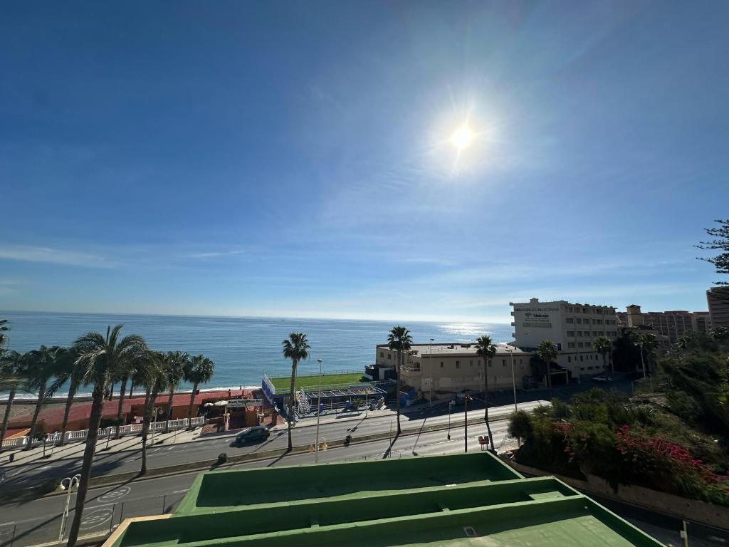 ALO - Beachfront Studio with Sea Views, Pool and Terrace - AC, Benalmádena