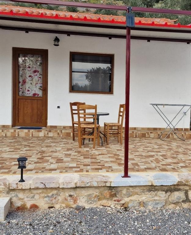 Patio nebo venkovní prostory v ubytování Small paradise in kamares 8