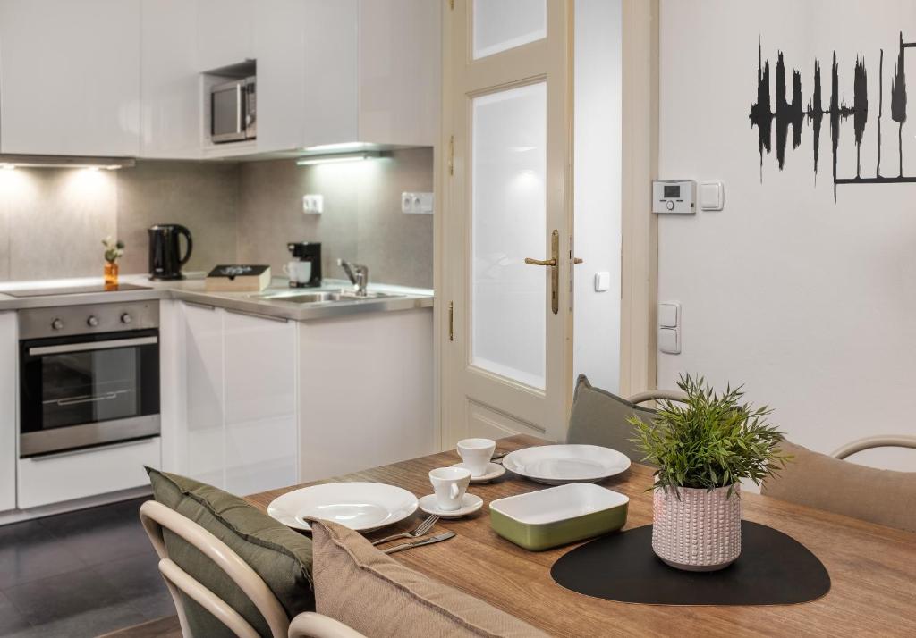 4 Arts Apartments by Adrez - One Bedroom Apartment Dvorak