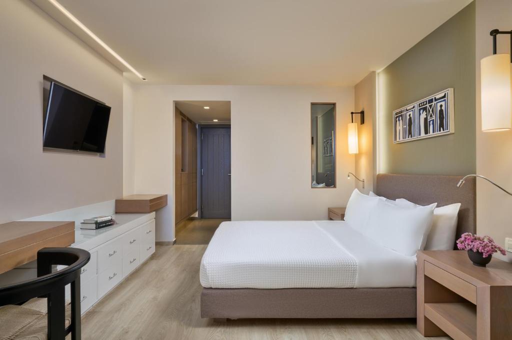 Кровать или кровати в номере White Rocks Hotel Kefalonia
