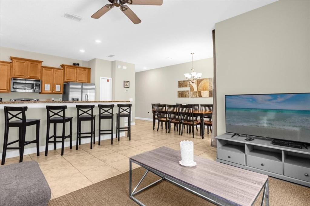 4 Bedrooms - 3 Bathrooms - Paradise Palms 2903 Bp - Housity