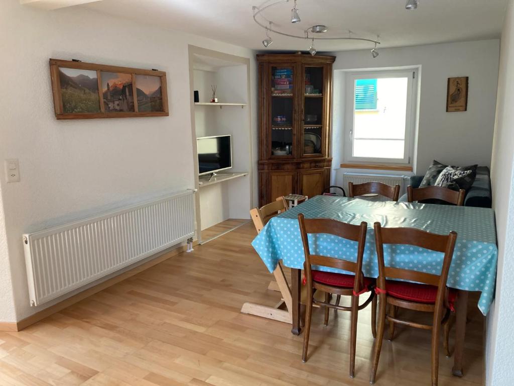 a kitchen and dining room with a table and chairs at Appartamento Evelina in Airolo