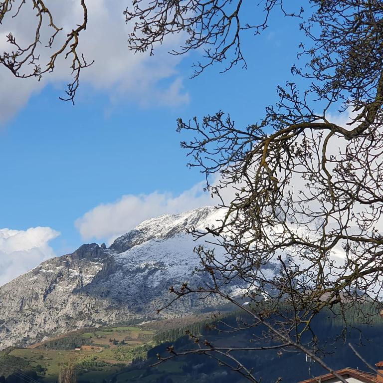 A general mountain view or a mountain view taken from az apartmanházakat