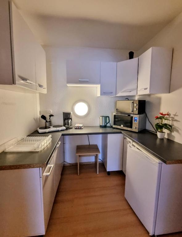 Kuchyň nebo kuchyňský kout v ubytování Monteurzimmer - Karlsbad