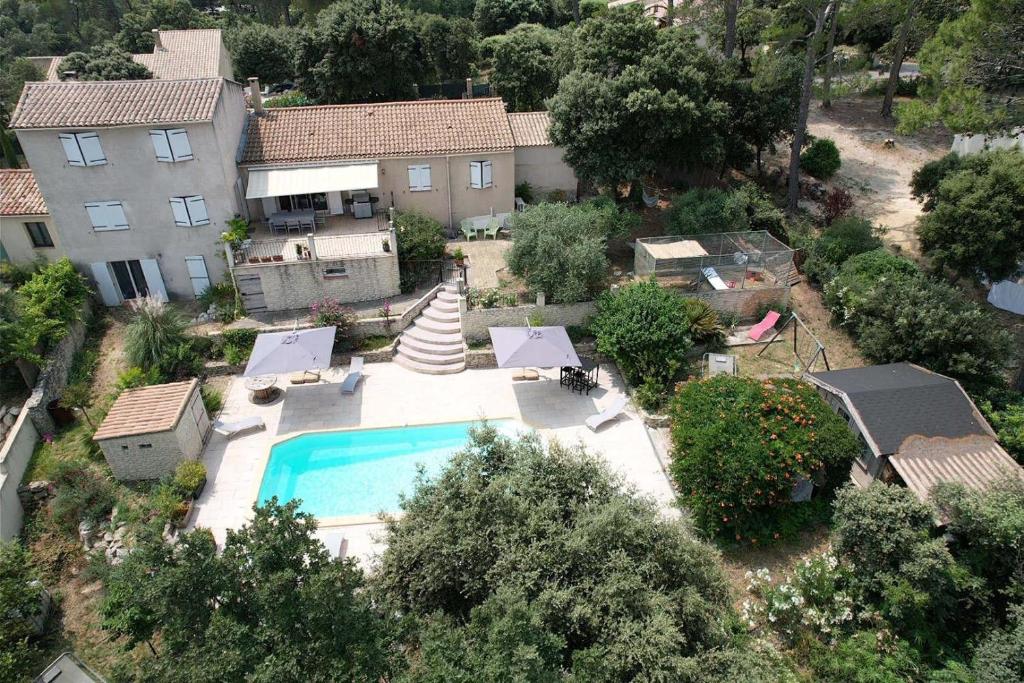 Skats uz naktsmītni villa with pool and beautiful view in the luberon in pujet sur durance - 10 no putna lidojuma