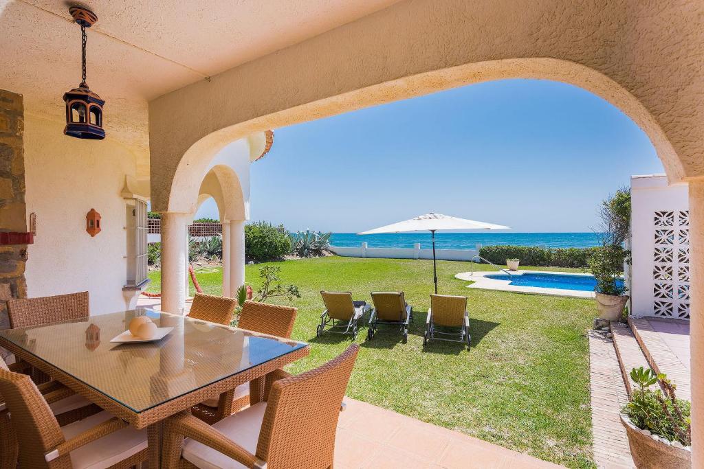 1100 - Beach Front Villa