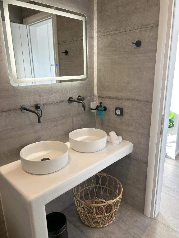 Ванная комната в SOPHILIA SUITES
