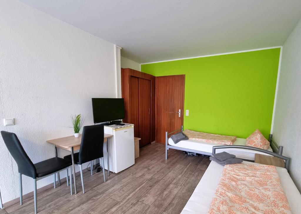 Postel nebo postele na pokoji v ubytování Monteurzimmer - Karlsbad