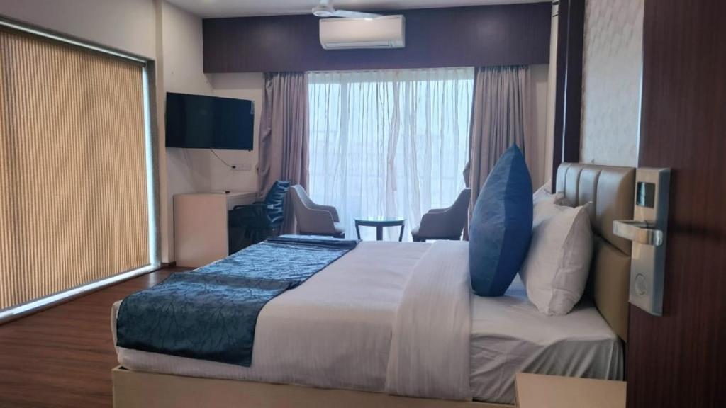 Postel nebo postele na pokoji v ubytování Hotel Swamiraj