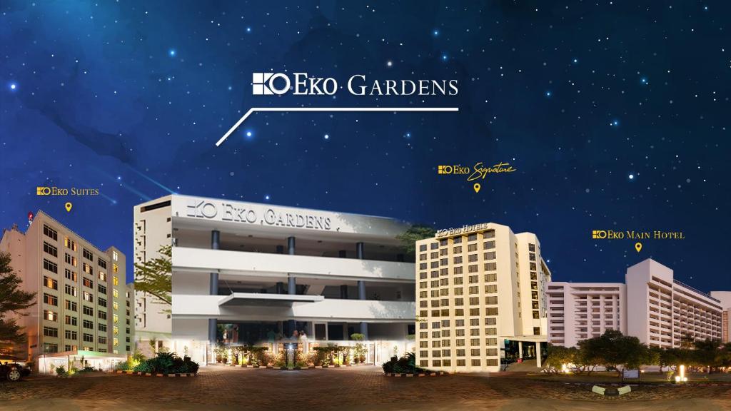 un rendimiento de un edificio en Eko Hotel Gardens en Lagos