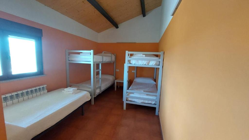 Albergue Villa de Salvatierra - Family Room With Private Bathroom