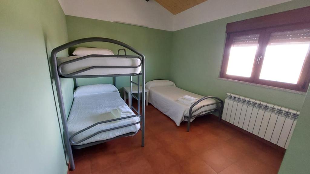 Albergue Villa de Salvatierra - Twin Room With Private Bathroom