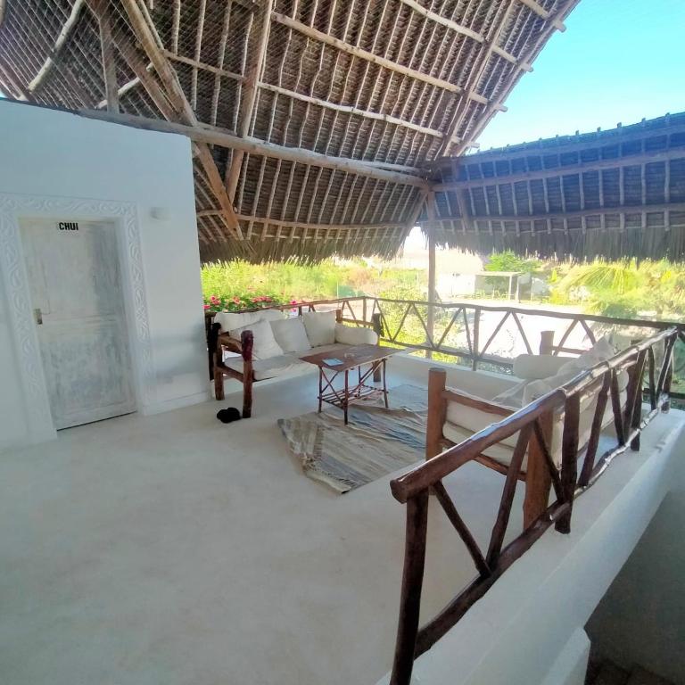 Balkón nebo terasa v ubytování Pole Pole Beach House