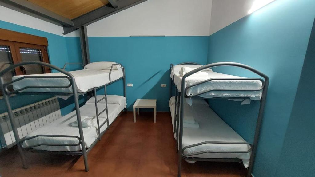 Albergue Villa de Salvatierra - Quadruple Room With Private Bathroom