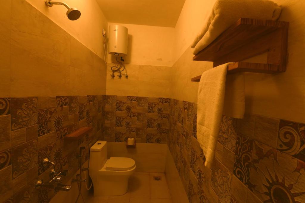 KACHINS Homes - Double Room With Balcony