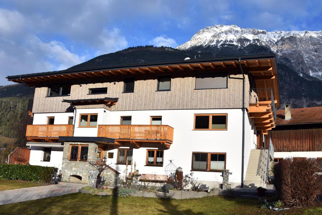 Nespecifikovaný výhled na hory nebo výhled na hory při pohledu z apartmánu