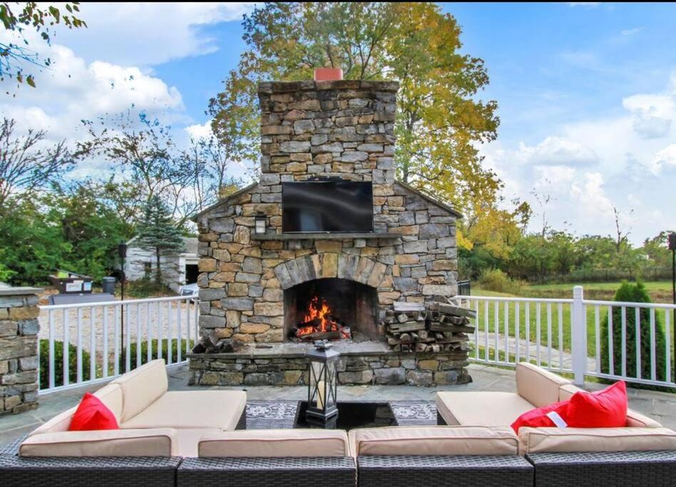 Beautiful Equestrian Estate home w/ Hot Tub!, Loveland (updated prices