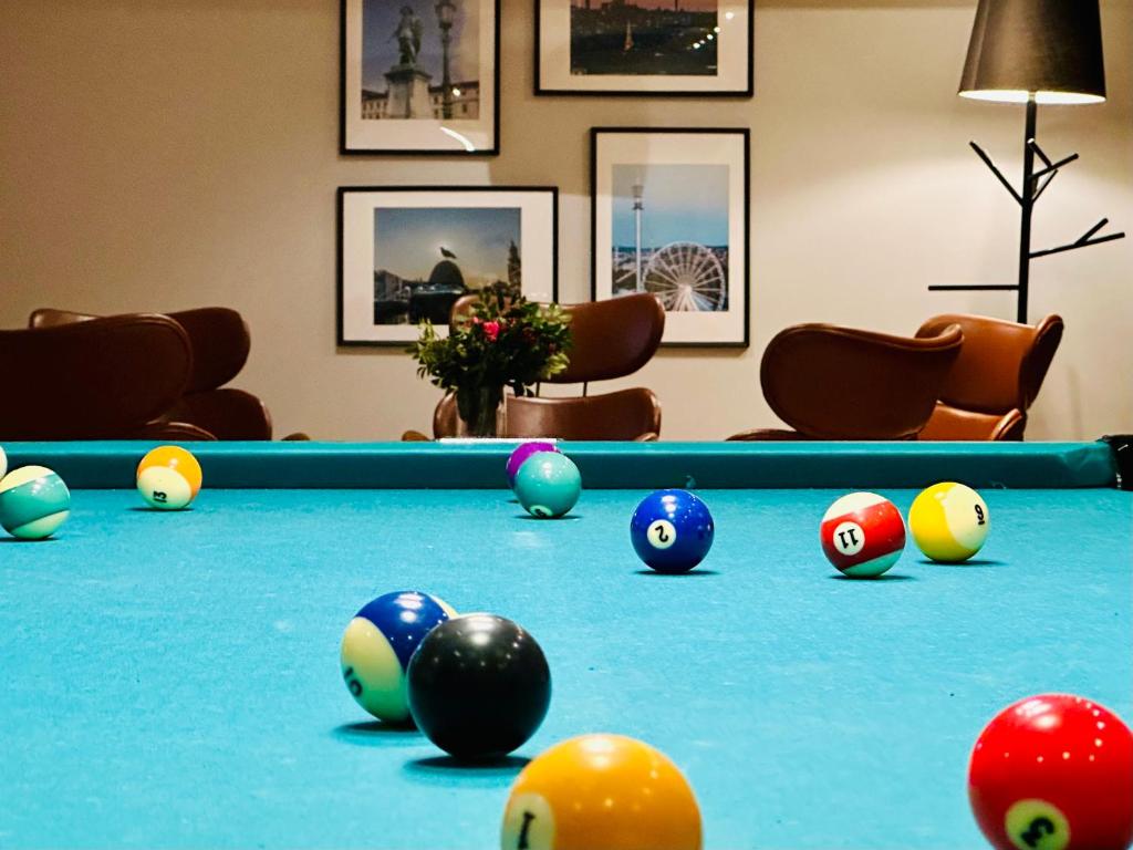 Biliár nebo kulečník v ubytování Spar Hotel Gårda