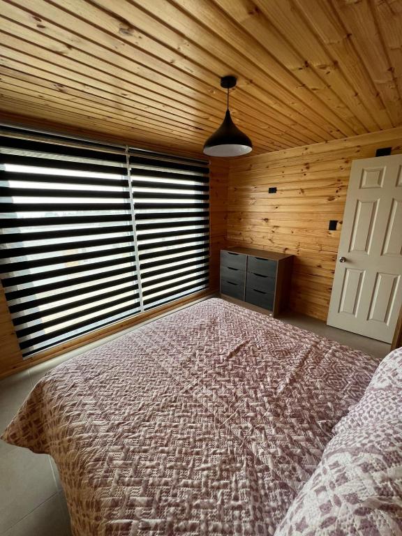 Postel nebo postele na pokoji v ubytování Cabañas Santa Elena, Curanipe