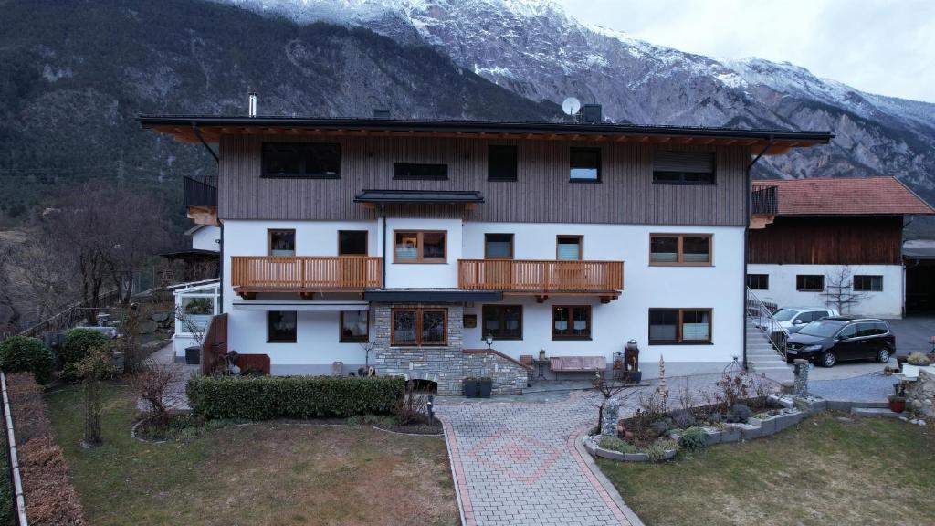 Nespecifikovaný výhled na hory nebo výhled na hory při pohledu z apartmánu