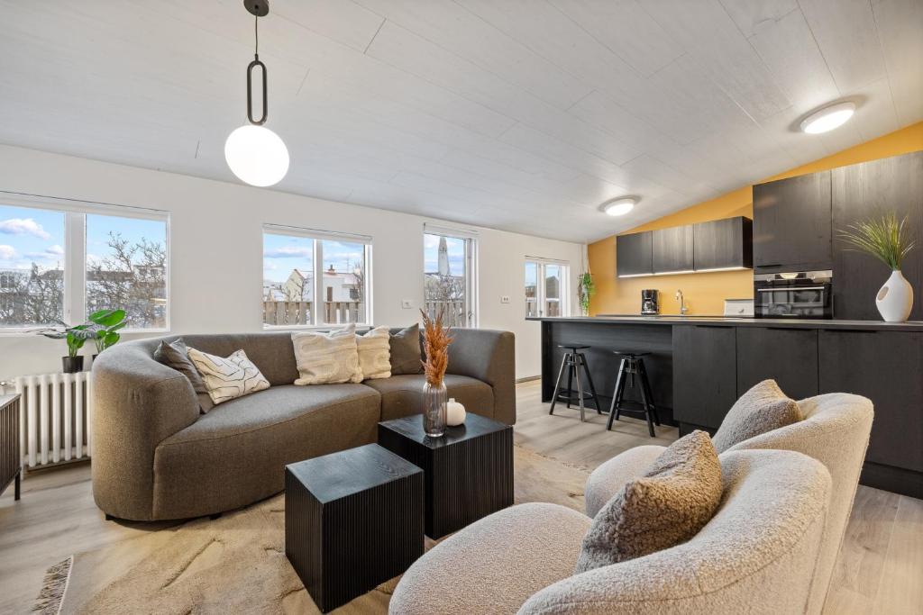 Kuchyň nebo kuchyňský kout v ubytování Best Possible Location-Laugavegur Luxury Loft