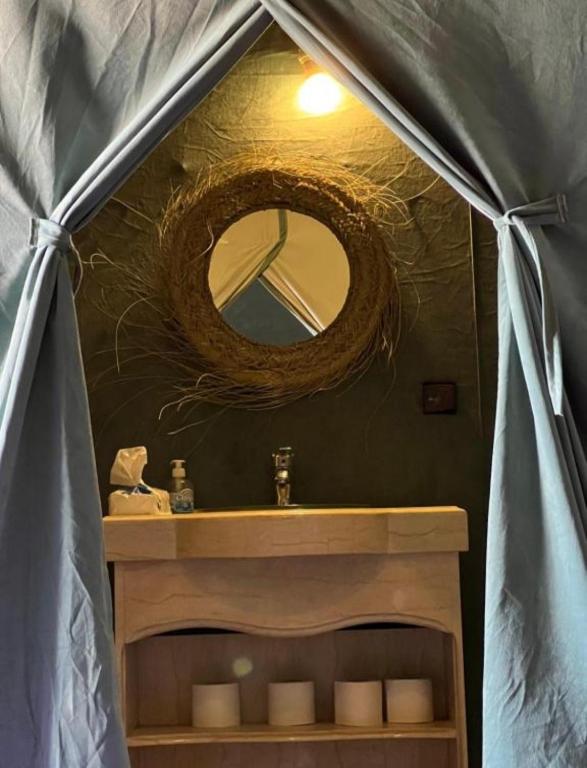 Koupelna v ubytování Authentic Desert Luxury Camp