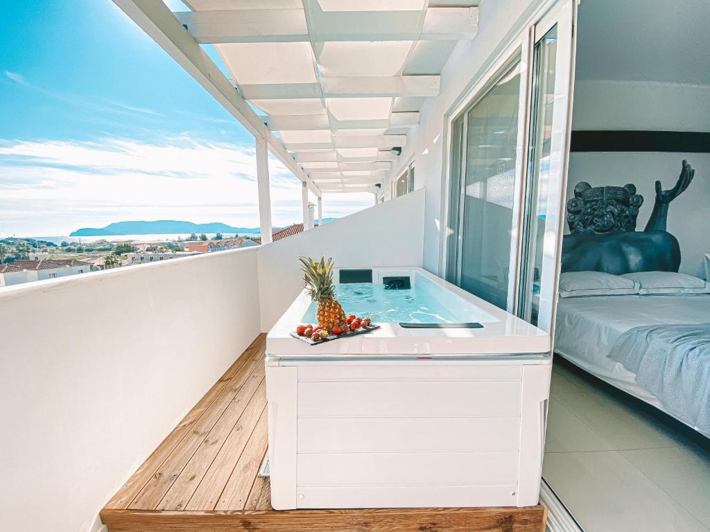 Meandros Boutique & Spa Hotel - Adults Only - 私人按摩浴缸的上级套房