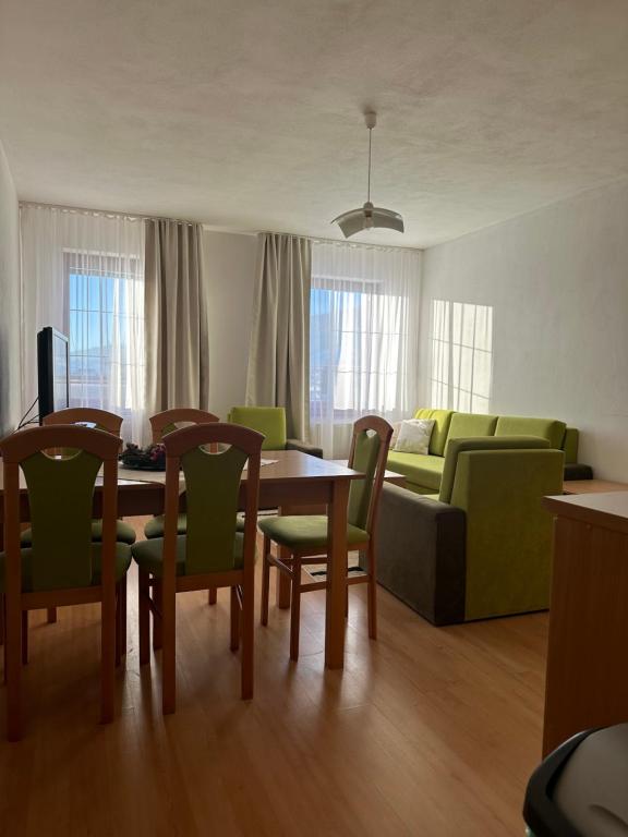 TV a/nebo společenská místnost v ubytování Apartmány Telgárt