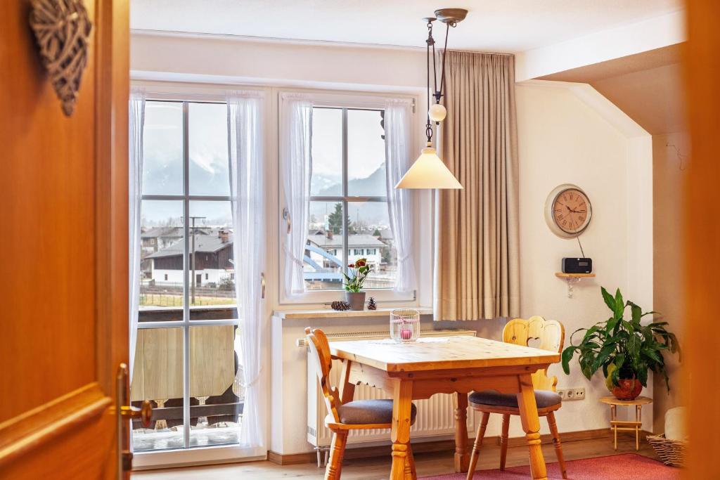 Fotografie z fotogalerie ubytování Ferienwohnung Zugspitzblick v destinaci Farchant
