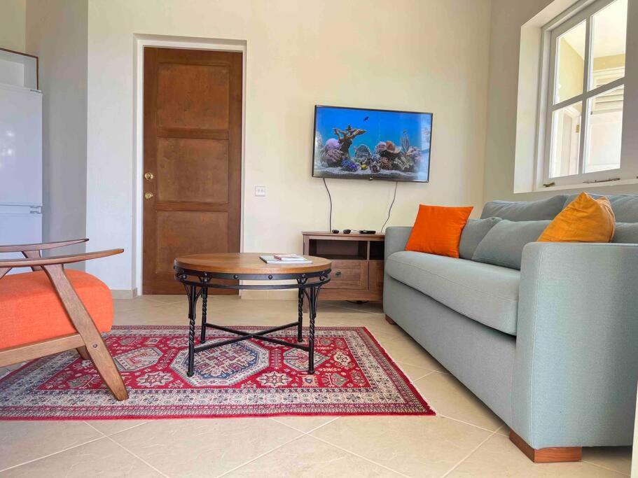 Posezení v ubytování Aruanda Apartment - perfect get-away for two at the top of Bequia