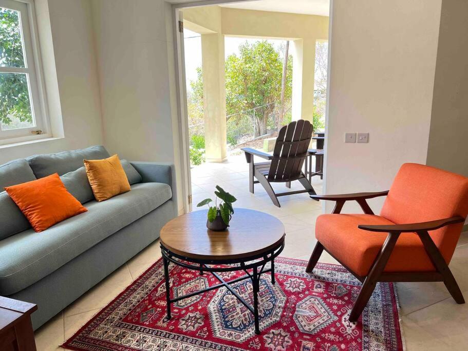 Posezení v ubytování Aruanda Apartment - perfect get-away for two at the top of Bequia