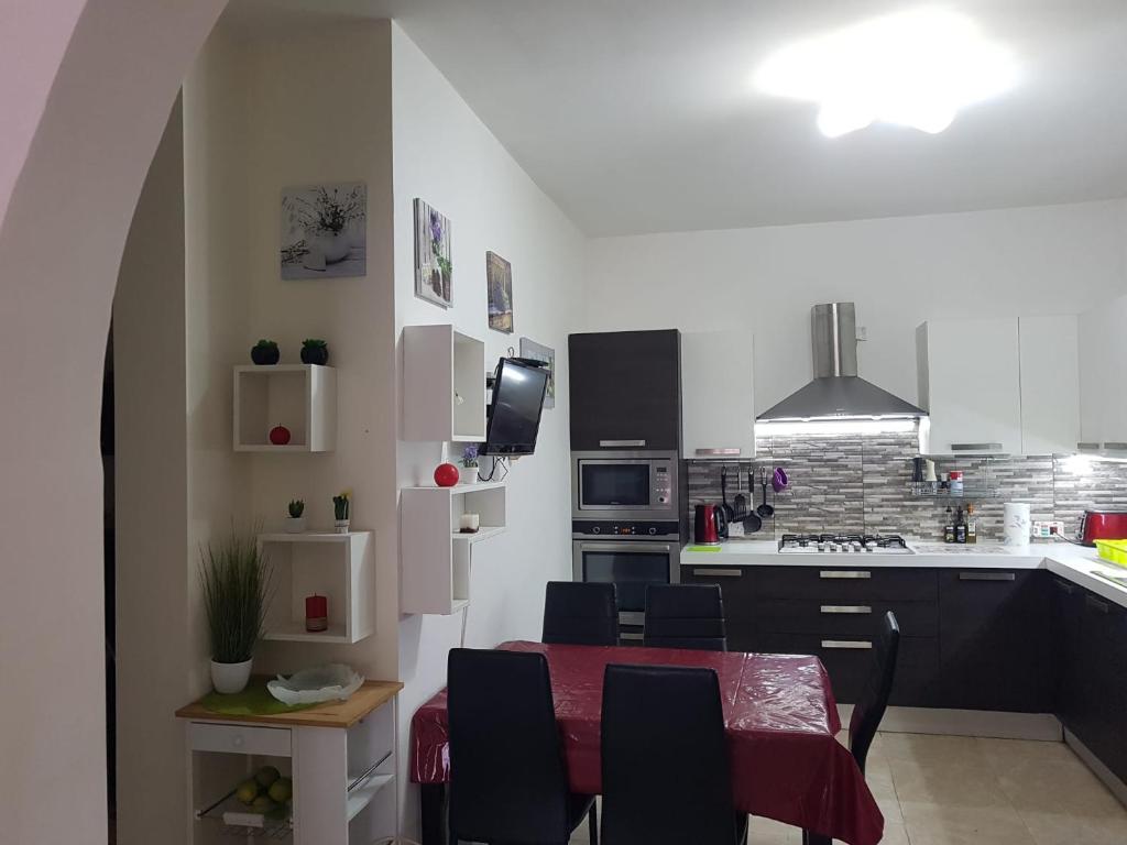 Kuchyň nebo kuchyňský kout v ubytování Inessa's flat