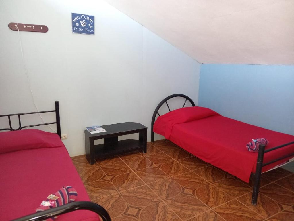 Postel nebo postele na pokoji v ubytování Nambí Rooms