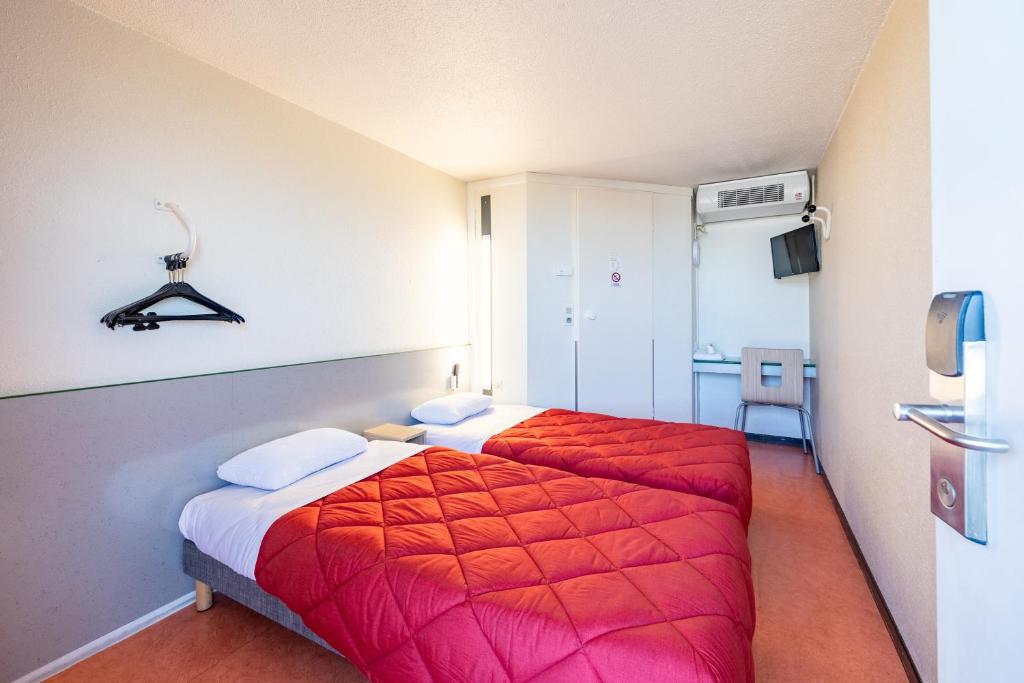 Premiere Classe Angers Beaucouzé - Twin Room