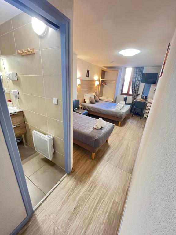 Hôtel Du Cheval Blanc Barcelonnette - スタンダード トリプルルーム