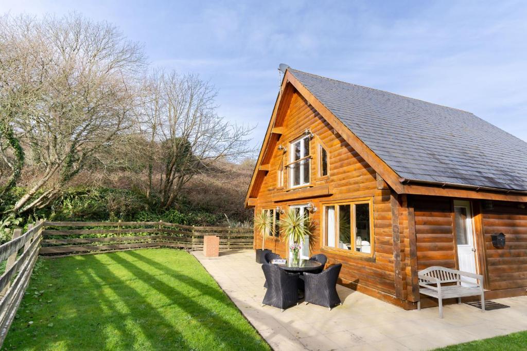 Aed väljaspool majutusasutust Hillview