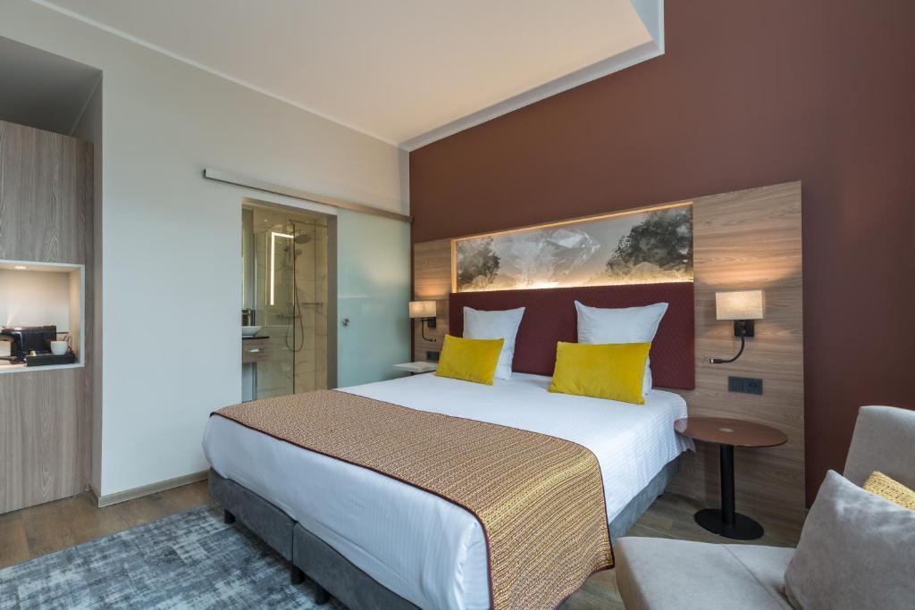 Una cama o camas en una habitación de Leonardo Hotel Antwerpen