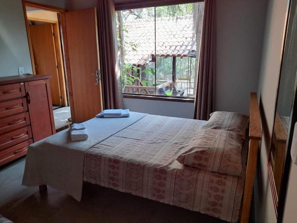 a bedroom with a large bed and a window at Casa Rustica Dubanza in Bonito