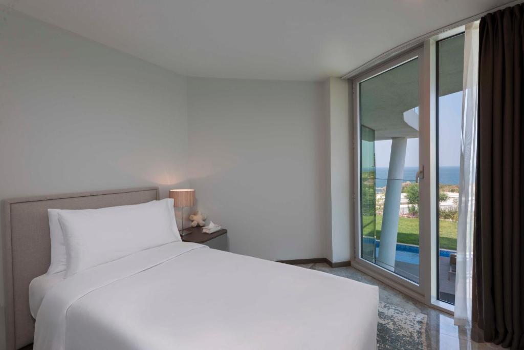 Postel nebo postele na pokoji v ubytování Le Méridien Bodrum Beach Resort