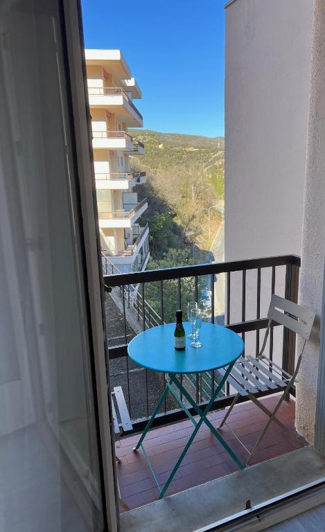 Balkón alebo terasa v ubytovaní Charmant logement entre mer et montagne idéal pour cure thermale