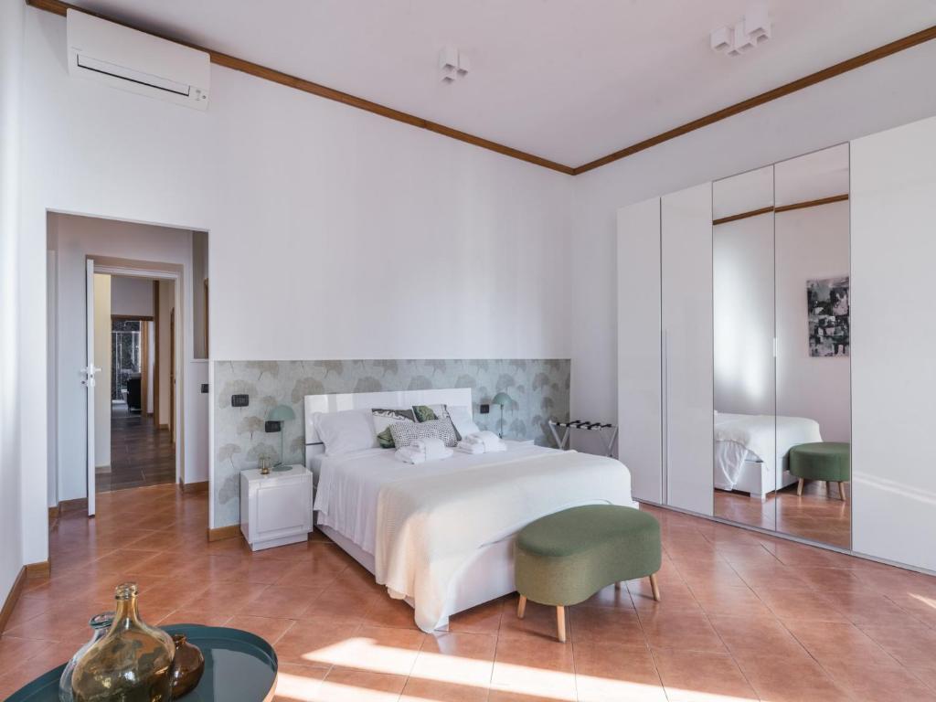 The Best Rent - Three-bedroom apartment near Piazza Barberini