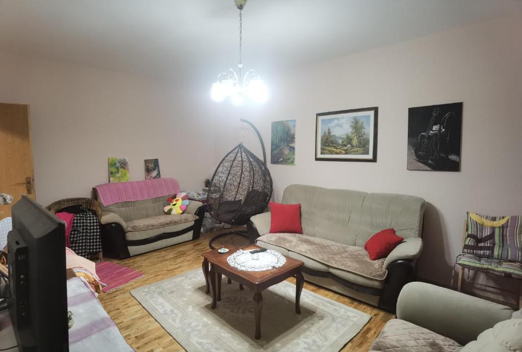 Χώρος καθιστικού στο APARTMAN ČAROLIJA TREBINJE