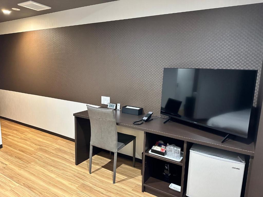 TV a/nebo společenská místnost v ubytování Reftel Osaka Itami Airport Hotel