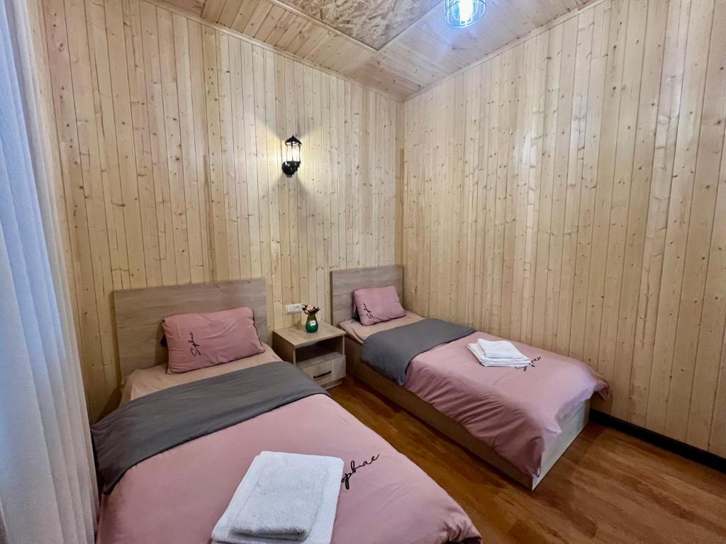 Postel nebo postele na pokoji v ubytování Milenium magic villas on Sevan beach