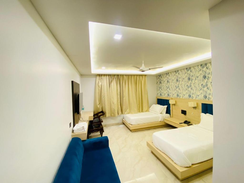 Postel nebo postele na pokoji v ubytování Hotel Holiday Grand