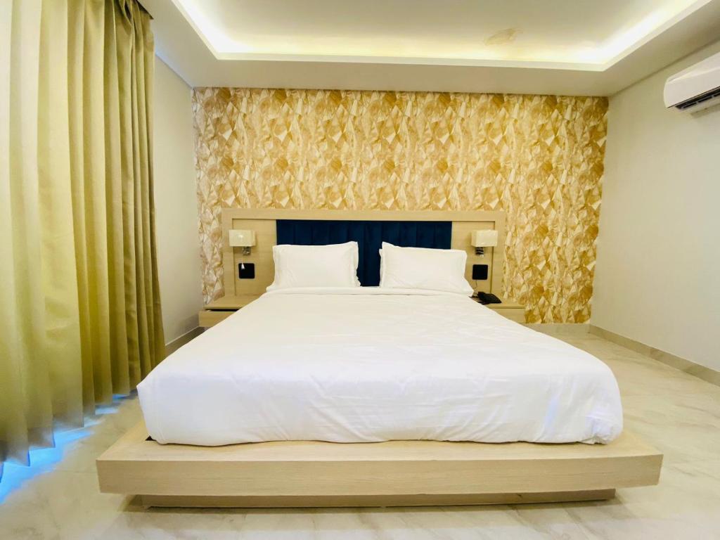 Postel nebo postele na pokoji v ubytování Hotel Holiday Grand