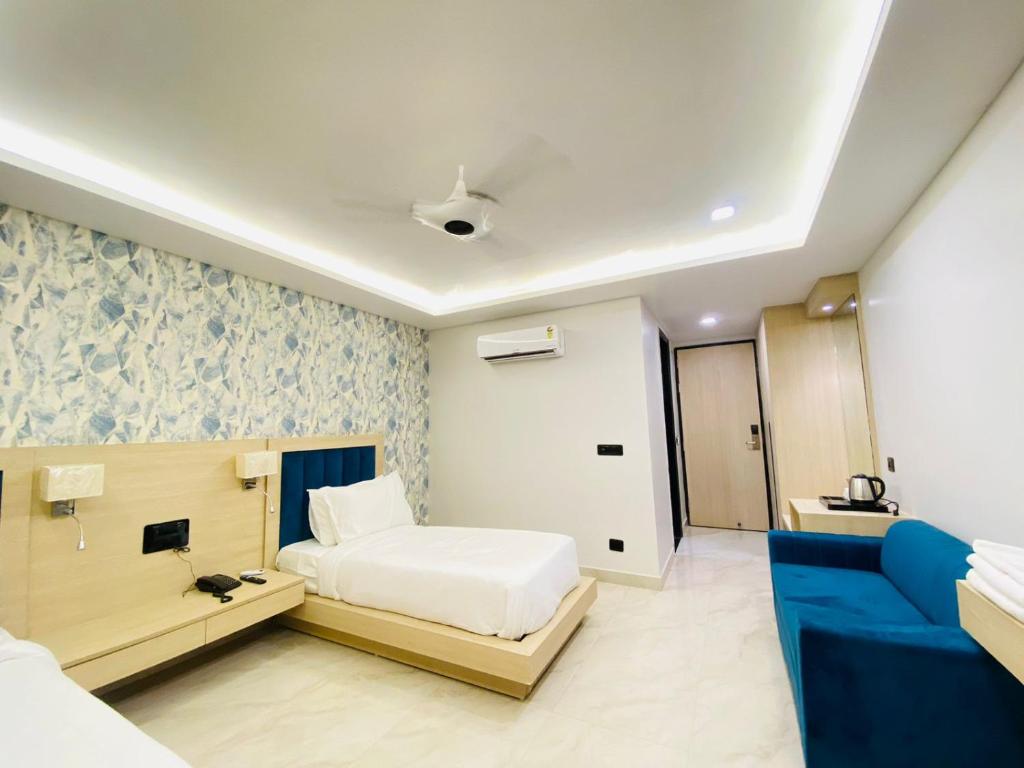 Postel nebo postele na pokoji v ubytování Hotel Holiday Grand