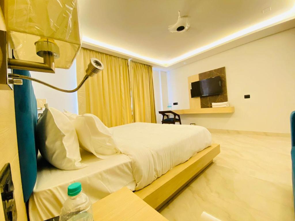 TV a/nebo společenská místnost v ubytování Hotel Holiday Grand