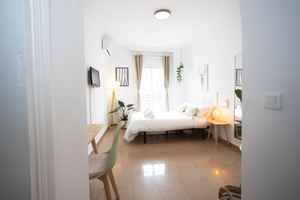 Naim Guest House Nerja - Double Room With Balcony